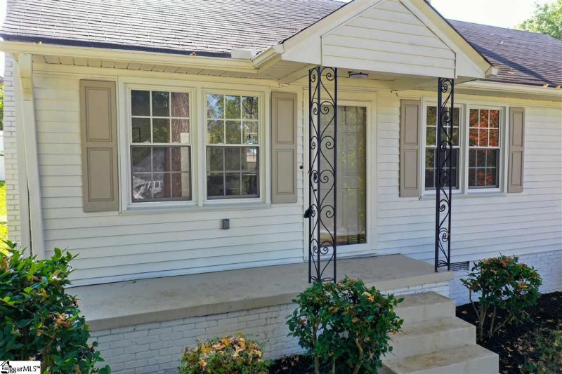 Property image 3 at 102 Bradley Boulevard, Greenville, SC 29609