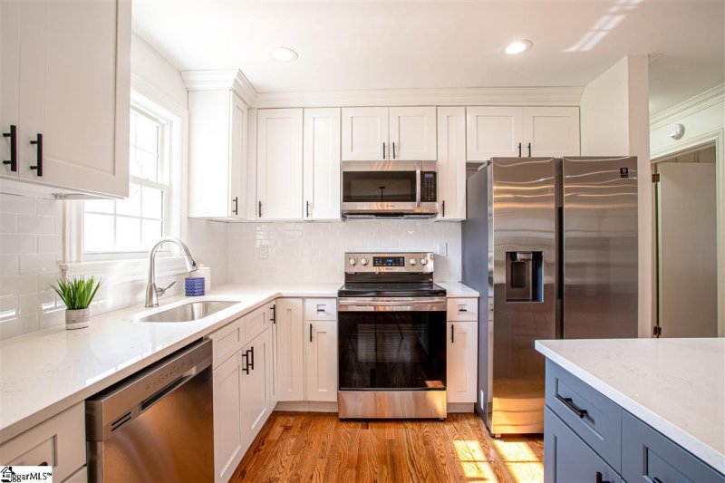 Property image 4 at 102 Bradley Boulevard, Greenville, SC 29609