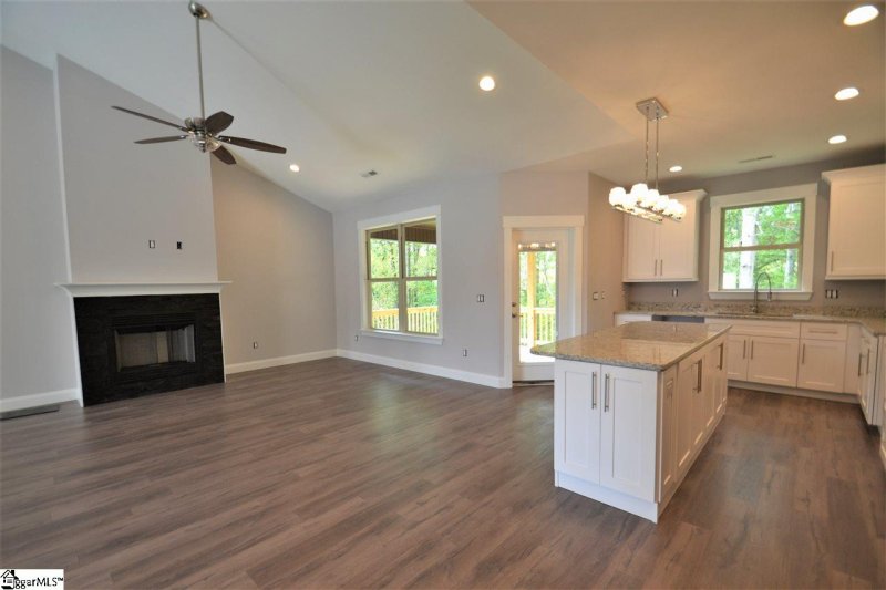 Property image 2 at 460 Risen Star Drive, Boiling Springs, SC 29316