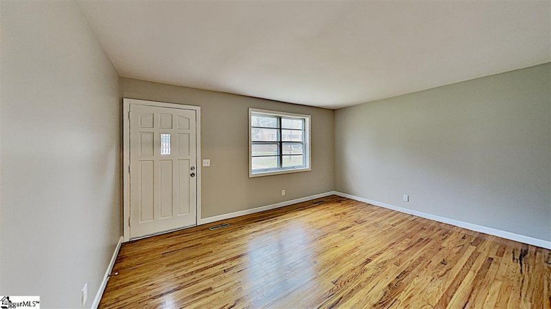 Property image 2 at 221 Bluff Drive, Greenville, SC 29605