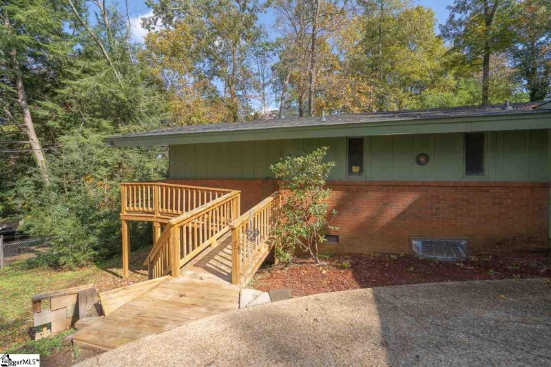 Property image 2 at 103 Robinall Drive, Easley, SC 29640-1353