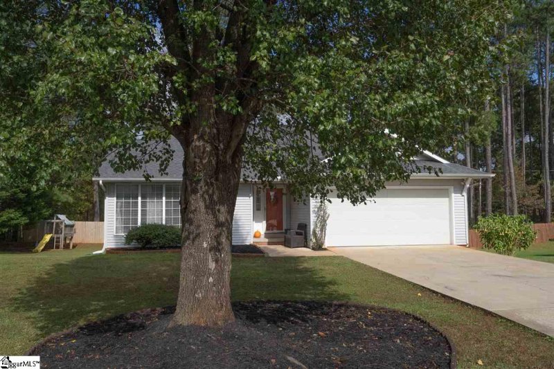 Property image 2 at 102 Luke Court, Easley, SC 29640-7757