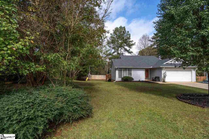Property image 3 at 102 Luke Court, Easley, SC 29640-7757