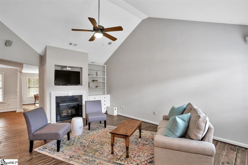 Property image 2 at 427 Falling Rock Way, Greenville, SC 29615