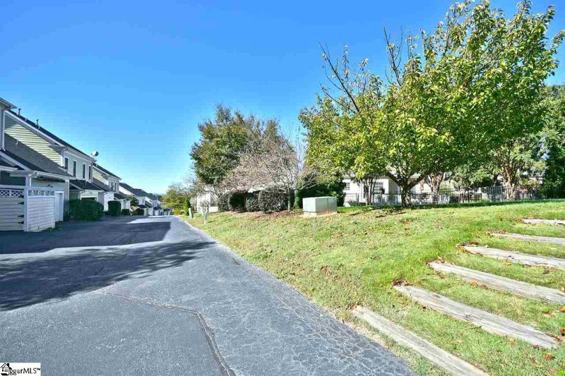 Property image 4 at 16 Rivoli Lane, Greenville, SC 29615