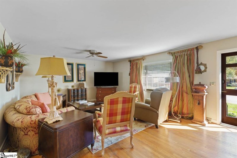 Property image 2 at 16 Capewood Court, Greenville, SC 29609