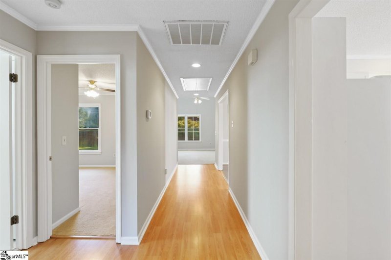 Property image 3 at 210 Greenview Circle, Greenville, SC 29609