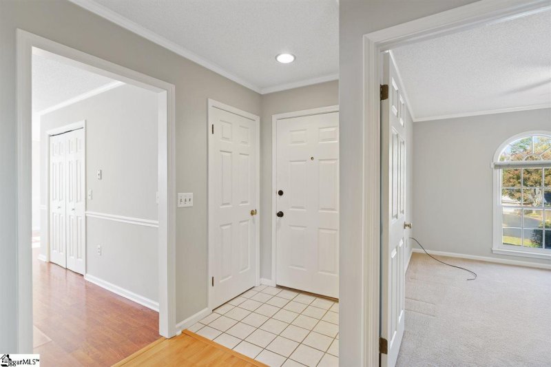 Property image 4 at 210 Greenview Circle, Greenville, SC 29609