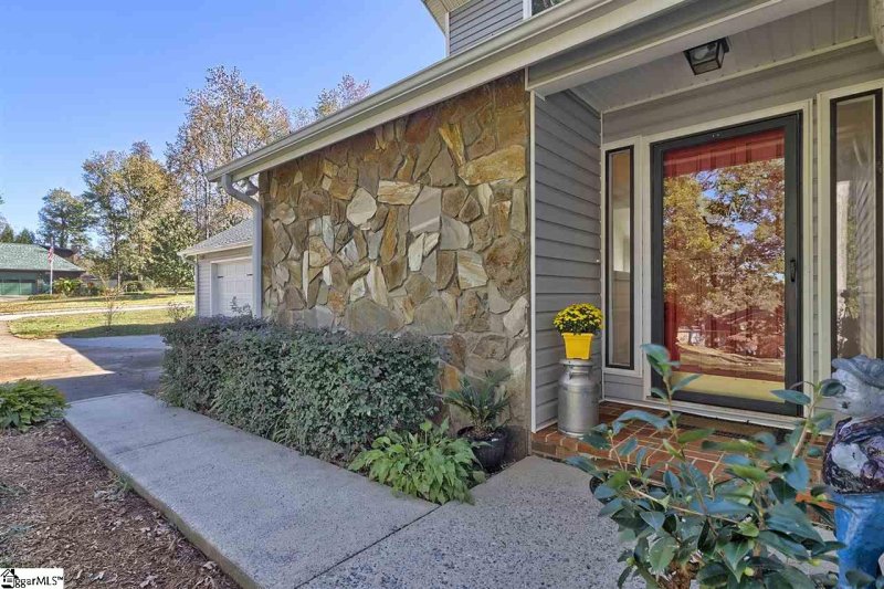 Property image 2 at 136 Chestnut Lake Drive, Inman, SC 29349