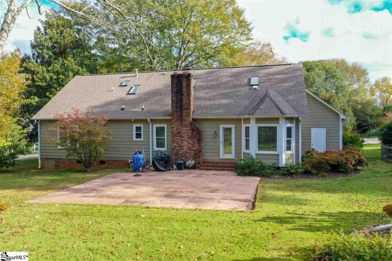 Property image 5 at 205 Chestnut Oaks Circle, Simpsonville, SC 29681