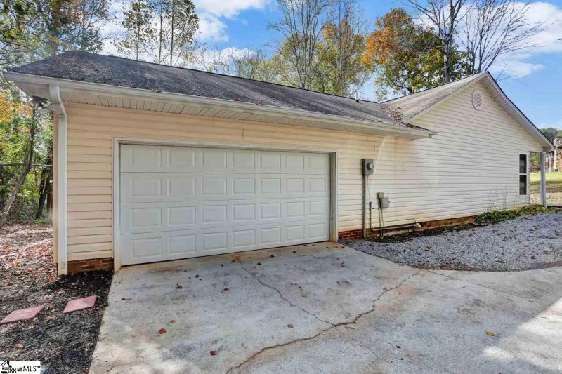 Property image 4 at 609 Sentell Road, Greenville, SC 29611