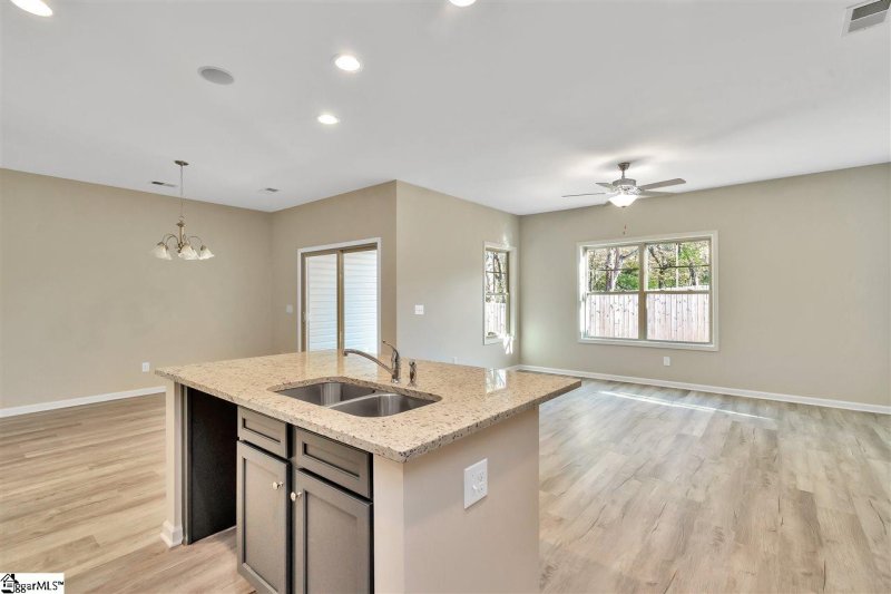 Property image 4 at 404 Cedar Bluff Way, Mauldin, SC 29662