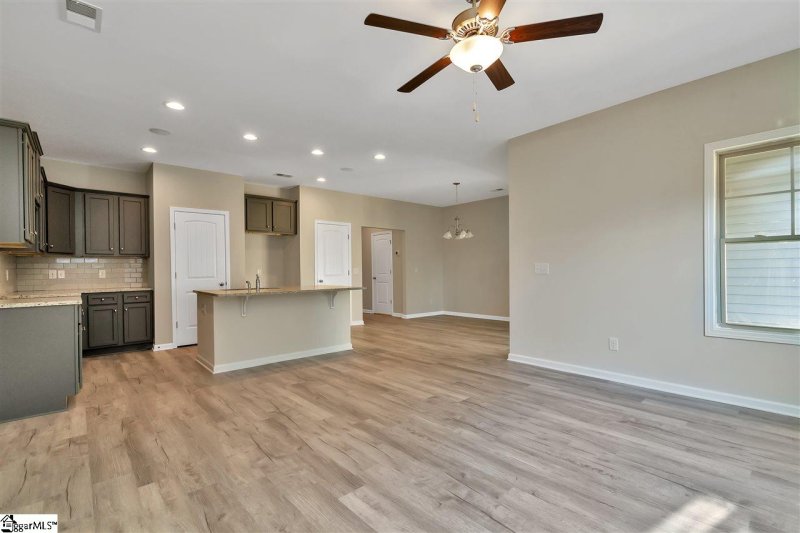 Property image 5 at 404 Cedar Bluff Way, Mauldin, SC 29662