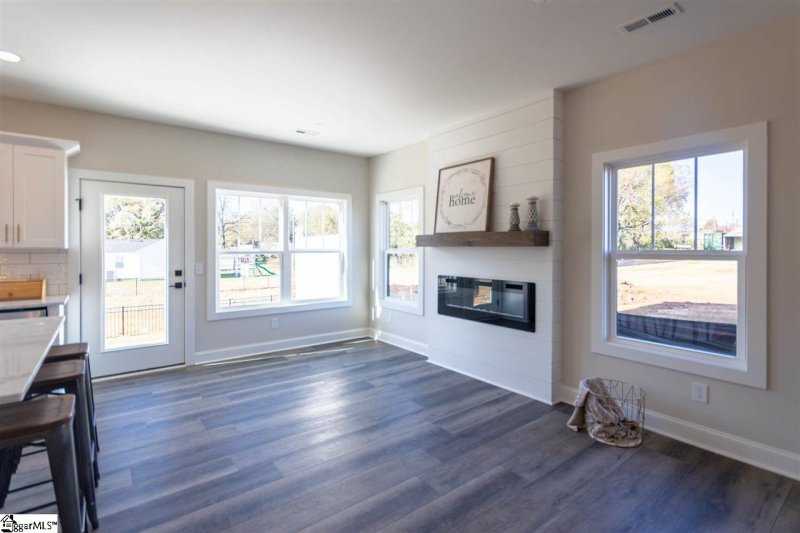 Property image 3 at 130 PARK Avenue, Greer, SC 29651