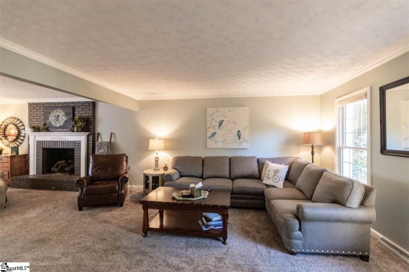 Property image 3 at 125 E WOODBURN Drive, Taylors, SC 29687