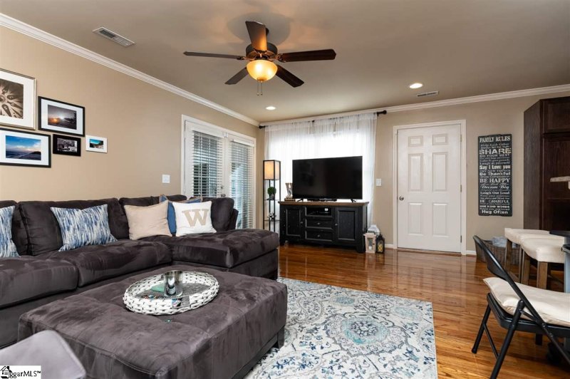 Property image 4 at 1142 E Lee Road, Taylors, SC 29687