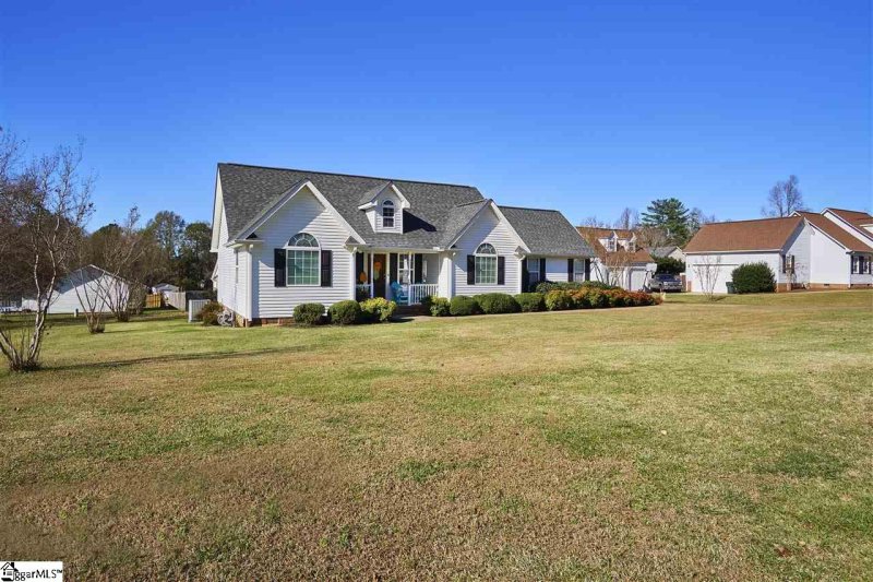 Property image 2 at 6 Otter Lane, Taylors, SC 29687