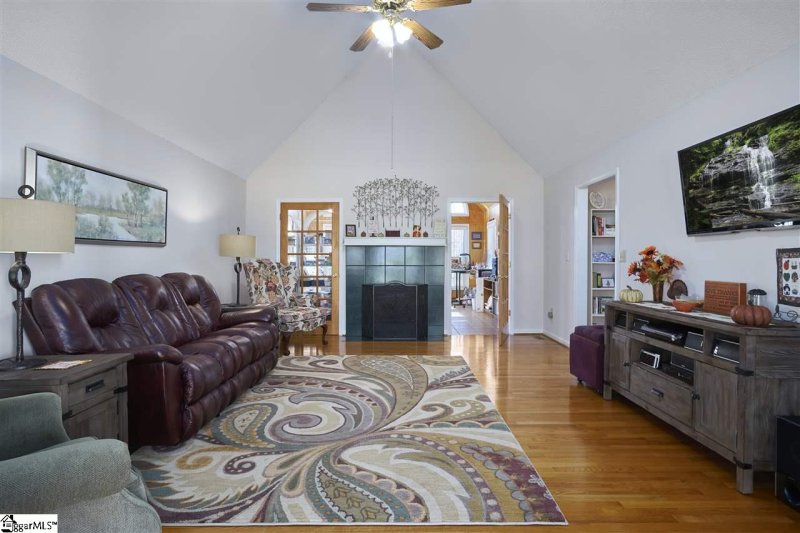 Property image 4 at 6 Otter Lane, Taylors, SC 29687