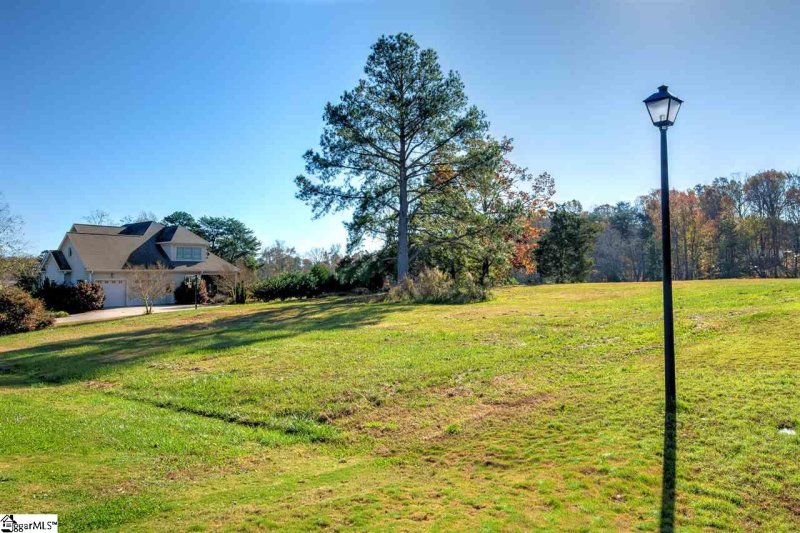 Property image 3 at 360 Royal Burgess Drive, Campobello, SC 29322