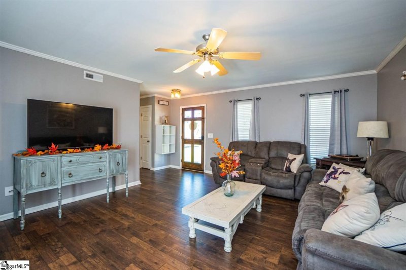 Property image 4 at 109 Glazed Springs Court, Easley, SC 29642