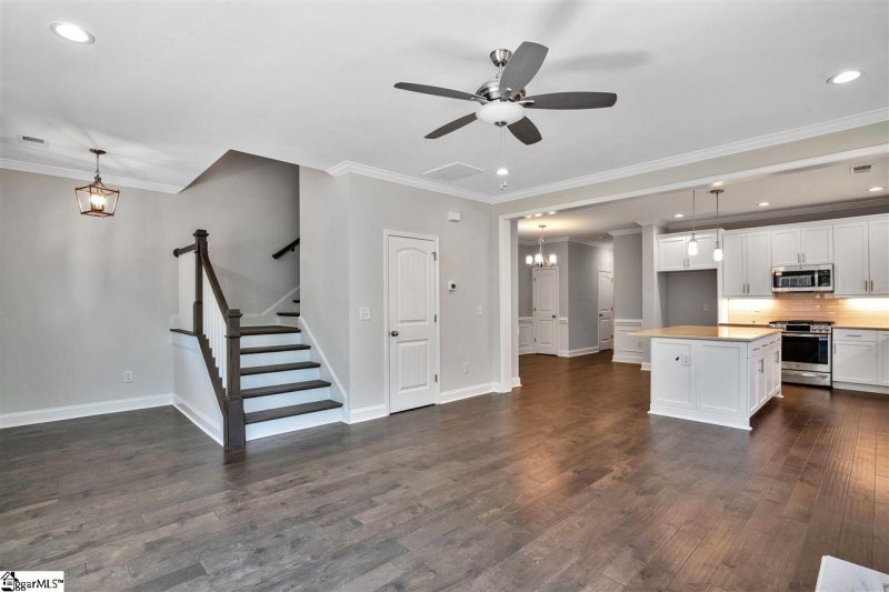 Property image 3 at 328 Danvers Road, Greenville, SC 29607
