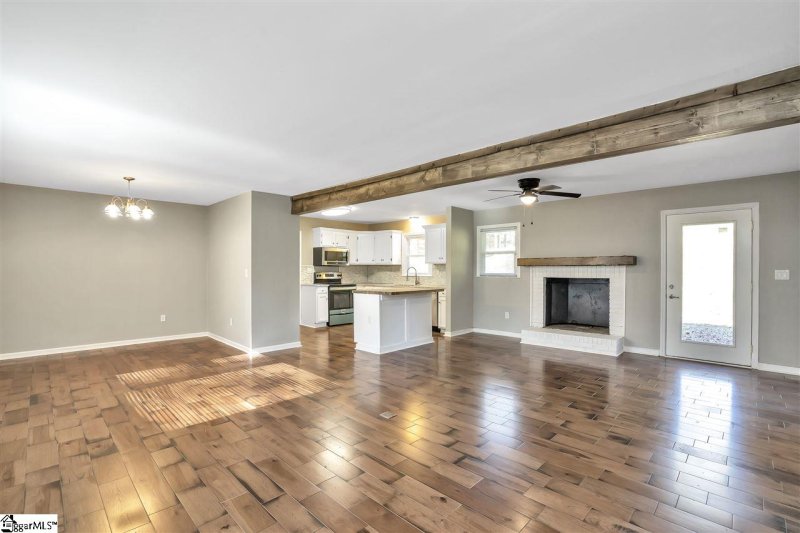 Property image 4 at 214 Knollview Drive, Greenville, SC 29611