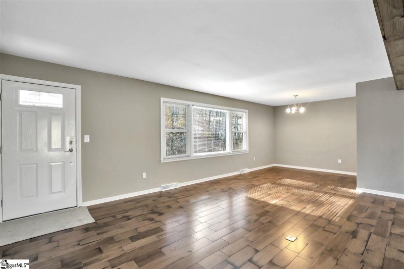 Property image 5 at 214 Knollview Drive, Greenville, SC 29611