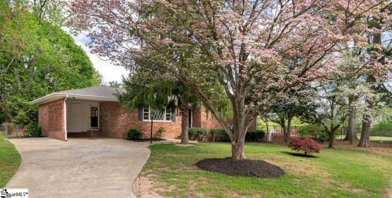 Property image 2 at 9 Bermuda Court, Greenville, SC 29609