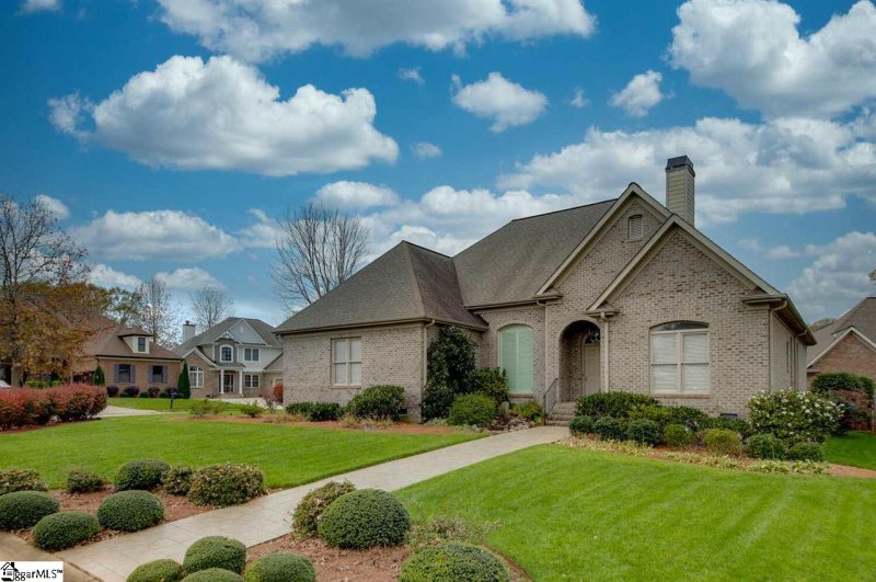 Property image 2 at 2 Caliston Court, Greenville, SC 29615