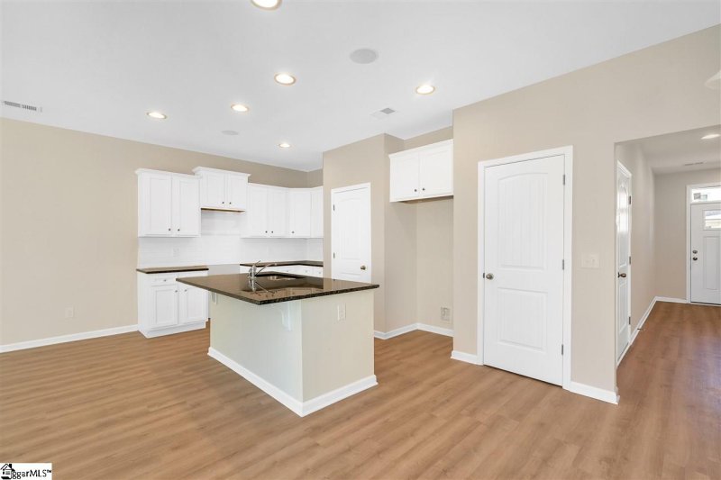 Property image 3 at 415 Cedar Bluff Way, Mauldin, SC 29662