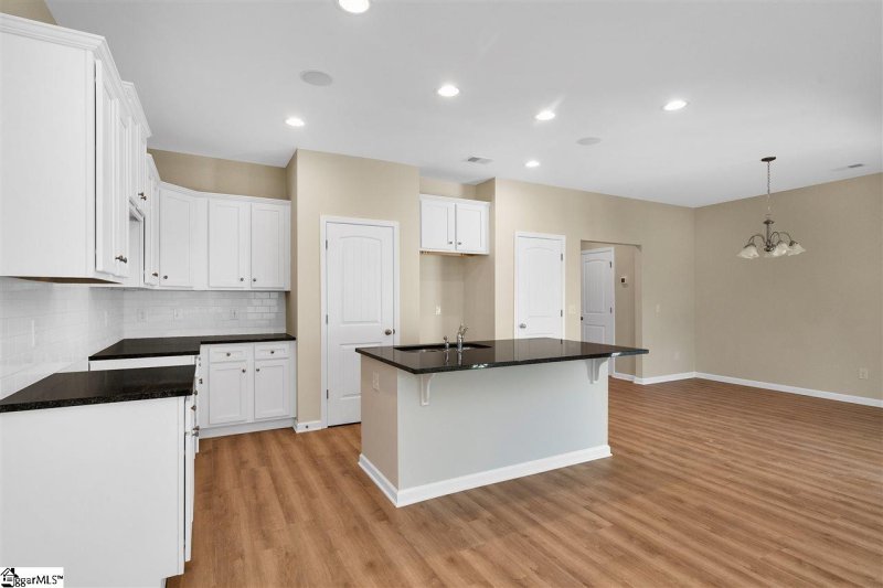 Property image 4 at 415 Cedar Bluff Way, Mauldin, SC 29662