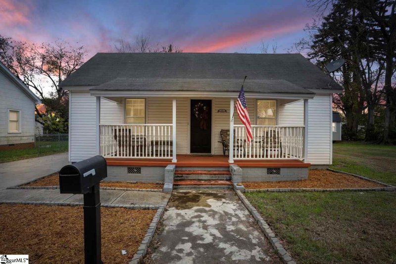 Property image 3 at 13 7th Street, Greer, SC 29651