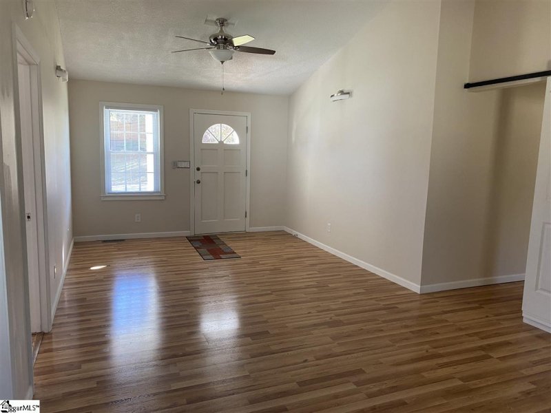 Property image 2 at 14 Broomfield Drive, Greenville, SC 29617