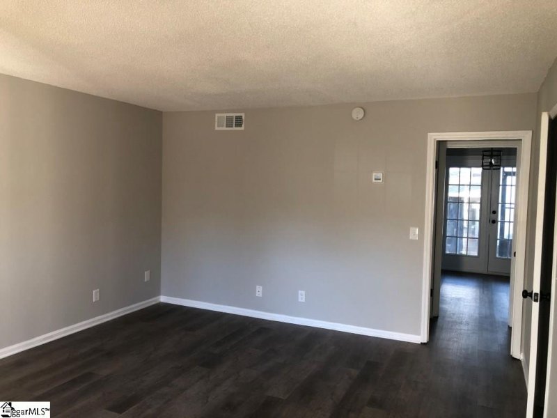 Property image 2 at 102 Shady Tree Drive, Taylors, SC 29687