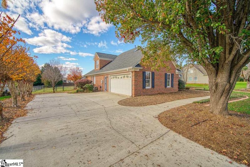 Property image 4 at 334 W Autumn Ridge Road, Moore, SC 29369