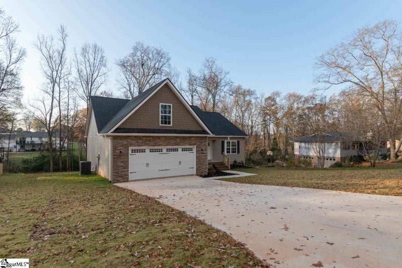 Property image 2 at 313 Lakewood Circle, Greer, SC 29651