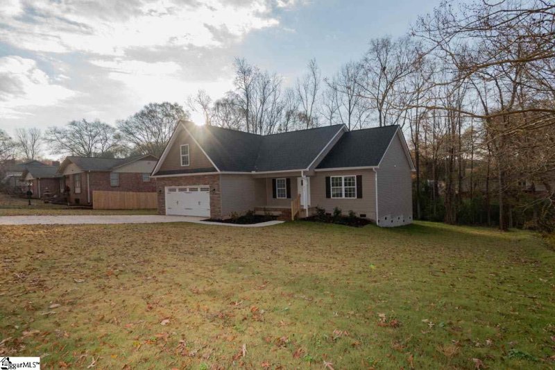 Property image 3 at 313 Lakewood Circle, Greer, SC 29651