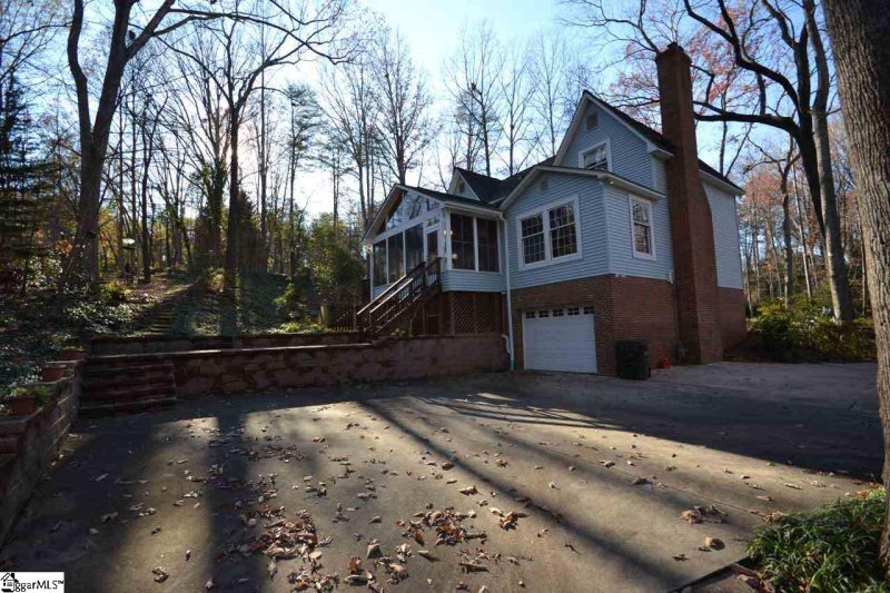 Property image 3 at 204 Windsor Road, Greer, SC 29651