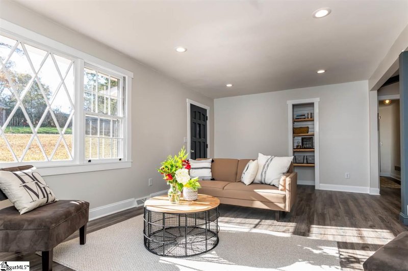 Property image 5 at 6 N Oak Forest Drive, Greenville, SC 29617-1815