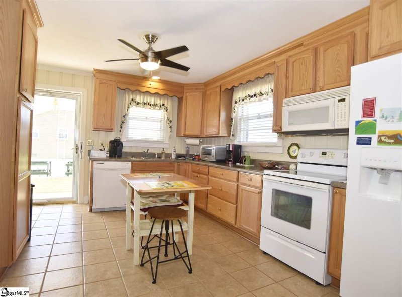 Property image 2 at 102 Benjamin Avenue, Greer, SC 29651