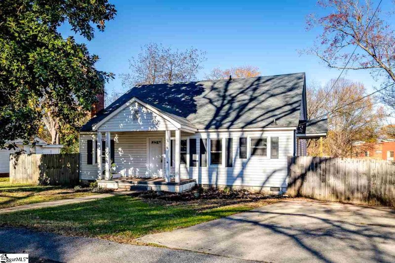 Property image 2 at 224 Heatherly Drive, Greenville, SC 29611