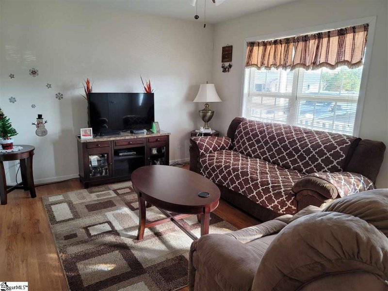 Property image 3 at 610 Ruddy Creek Circle, Greer, SC 29651