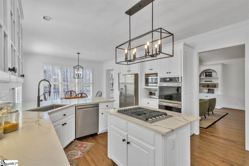 Property image 3 at 56 Lake Forest Drive, Greenville, SC 29609
