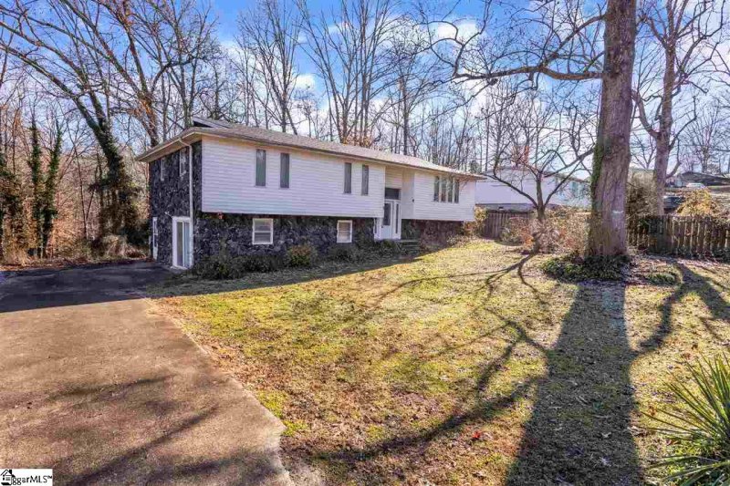 Property image 2 at 9 Harbor Drive, Greenville, SC 29611