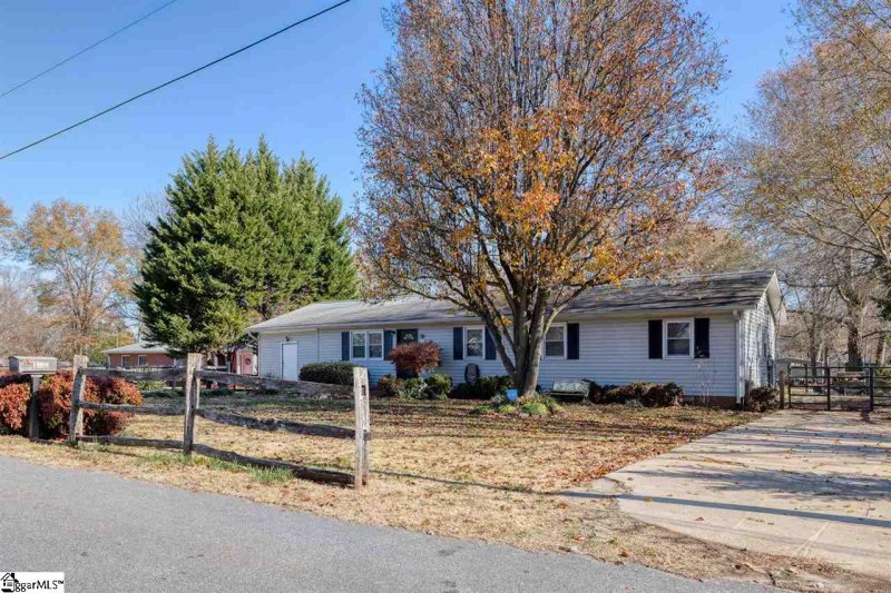 Property image 2 at 103 Chatham Drive, Greenville, SC 29605