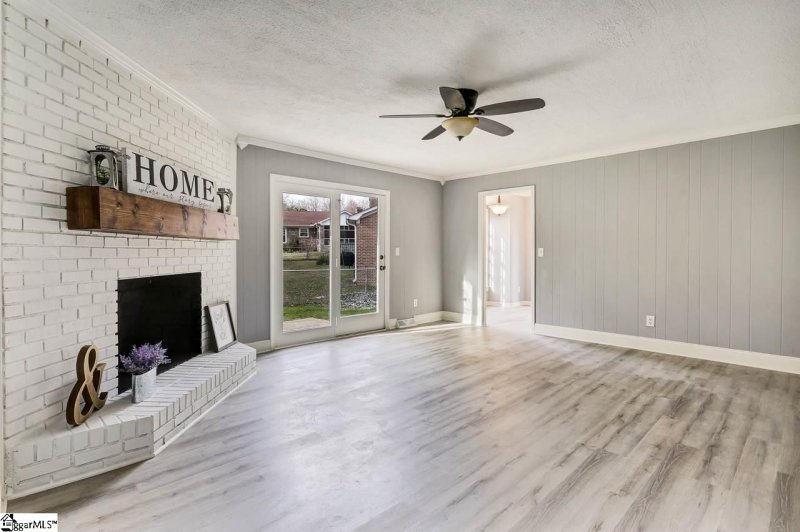 Property image 3 at 2 Chesapeake Court, Taylors, SC 29687