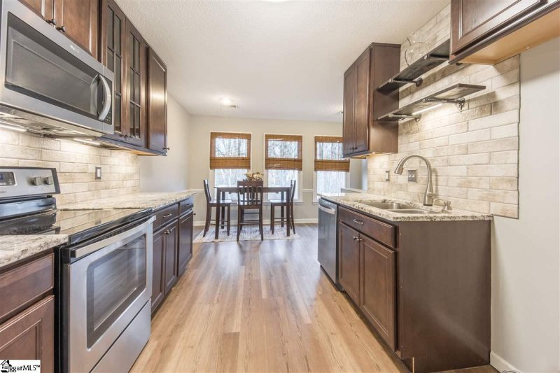 Property image 4 at 20 Creekside Way, Greenville, SC 29609