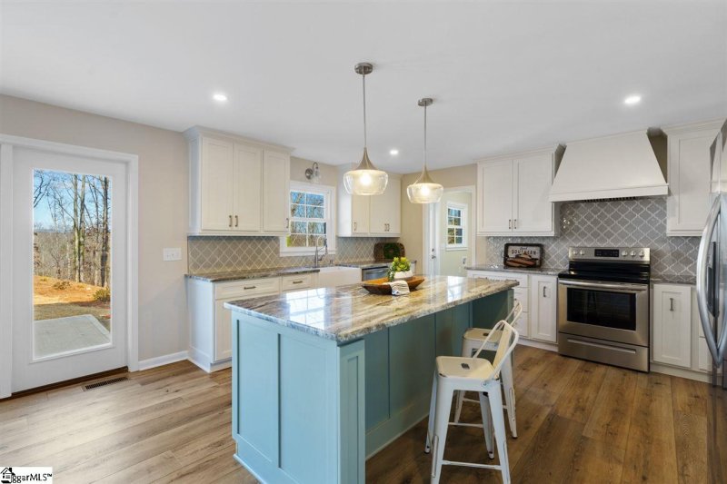 Property image 2 at 316 Bella Vista Drive, Easley, SC 29640