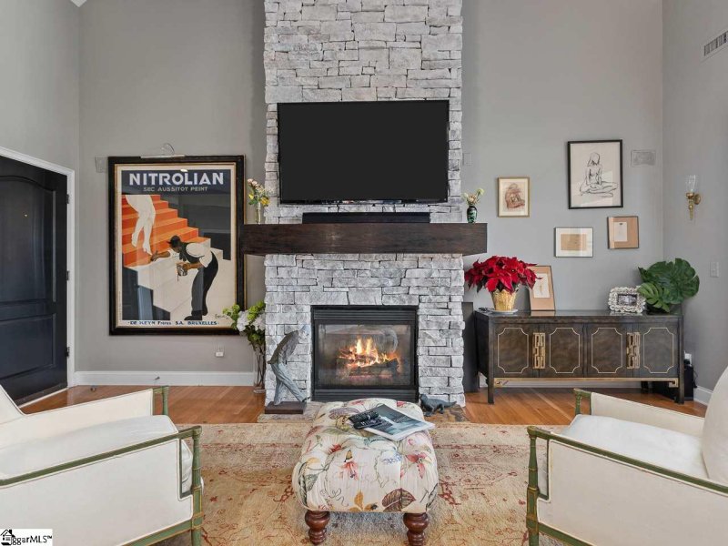 Property image 3 at 8 Edge Court, Greenville, SC 29609