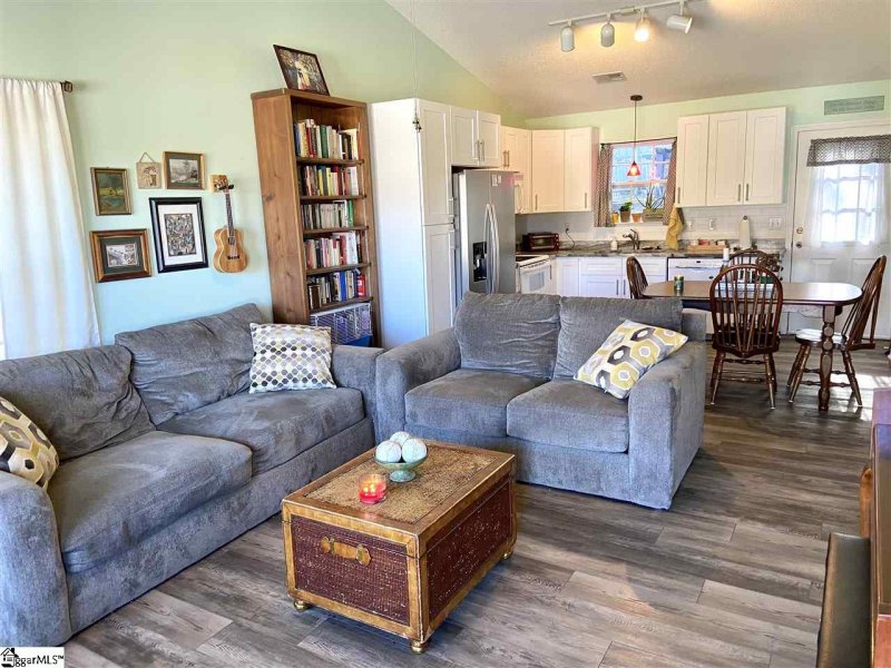 Property image 2 at 512 Crescentwood Court, Taylors, SC 29687